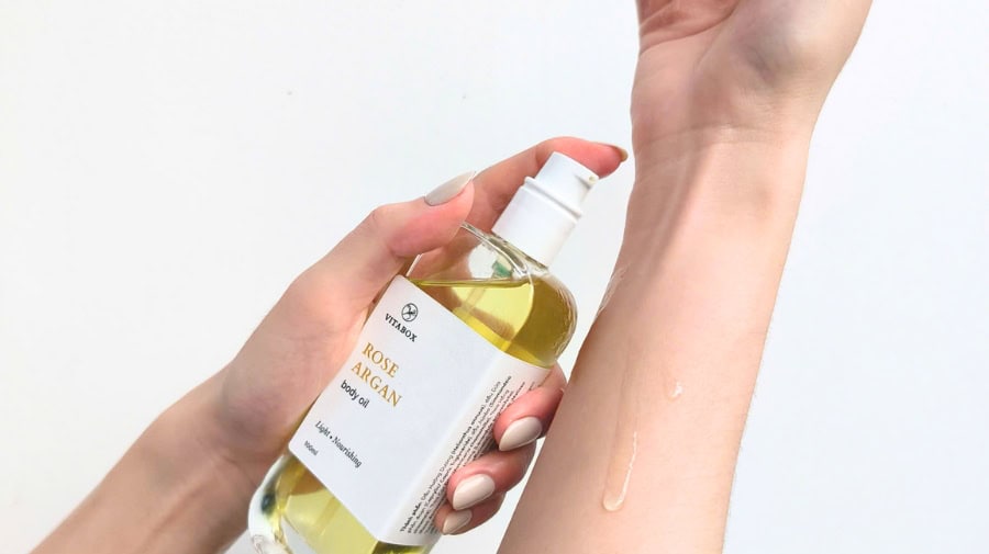 BODY OIL LÀ GÌ? NHỮNG ĐIỀU CẦN BIẾT KHI SỬ DỤNG DẦU DƯỠNG DA BODY 7 BODY OIL LÀ GÌ? NHỮNG ĐIỀU CẦN BIẾT KHI SỬ DỤNG DẦU DƯỠNG DA BODY